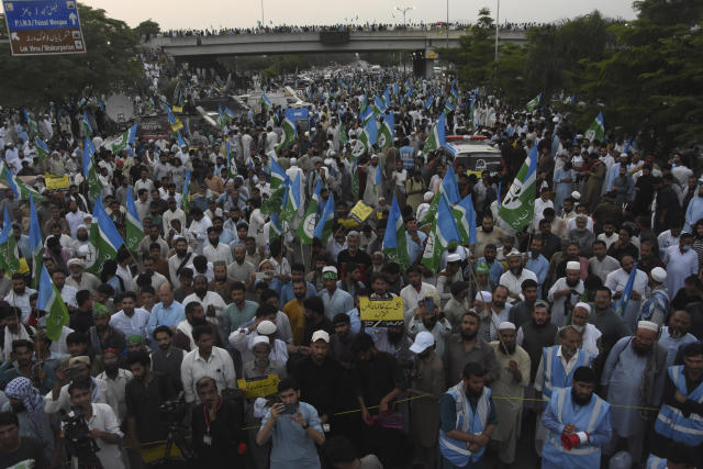 Jamaat-e-Islami's Sit-in Against Inflation and Electricity Bills Enters 10th Day, Participants Stand Firm on Demands