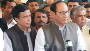 Chaudhry Shujaat and Pervez Elahi Meet After a Long Time, Hopes of Resolving Differences