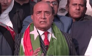 Latif Khosa Reveals Names of Those Who Convinced Imran Khan to Postpone Civil Disobedience Movement