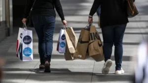 Economic Optimism Grows as US Retail Sales Tick Higher